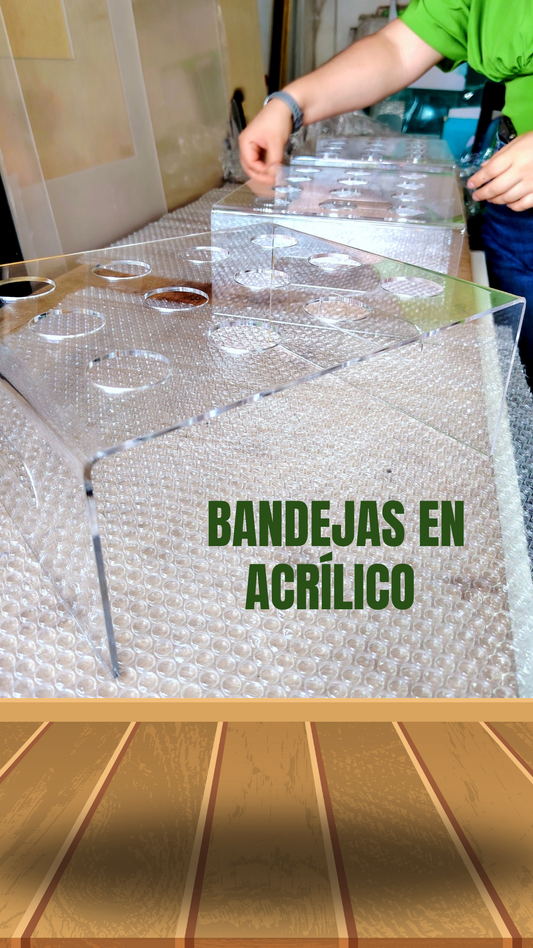 BANDEJA EN ACRILICO